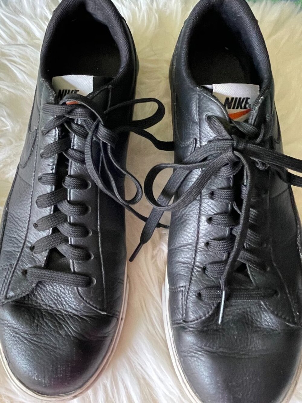 NIKE Black Leather Women's Kicks
